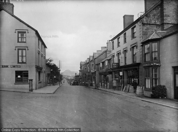 Photo of Criccieth, The High Street 1925