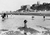 Playing On The Sands 1906, Cromer