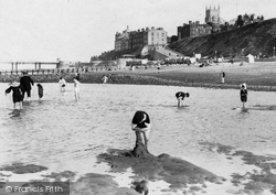 Playing On The Sands 1906, Cromer
