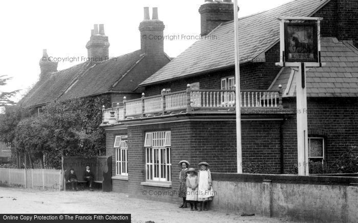 Photo of Crookham Village, The Black Horse Inn 1910