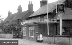 The Black Horse Inn 1910, Crookham Village