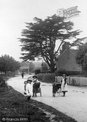 Village Children 1910, Crookham Village