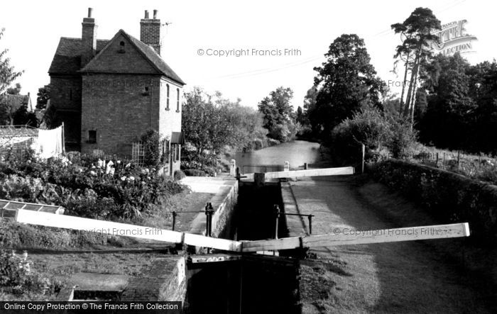 Photo of Cropredy, The Lock c.1960