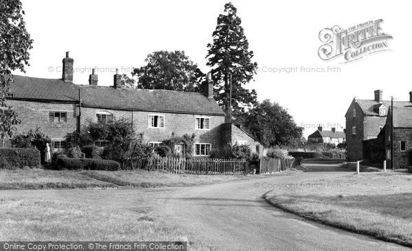 Photo of Cropredy, The Village c.1960