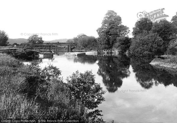 Photo of Cropthorne, Weir And Jubilee Bridge 1910