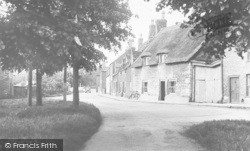 Thatched Cottages c.1955, Crowland