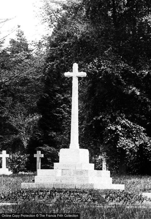 Photo of Crowthorne, Cross In The Churchyard 1914