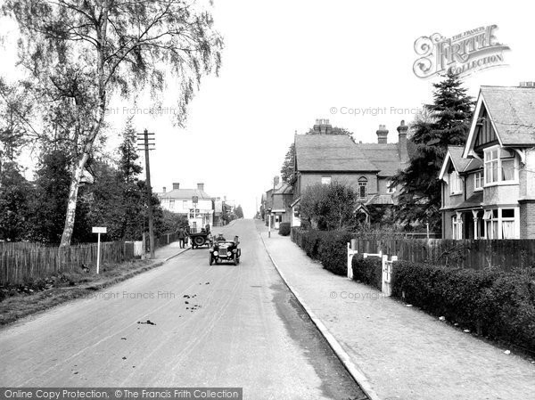 Photo of Crowthorne, High Street 1925