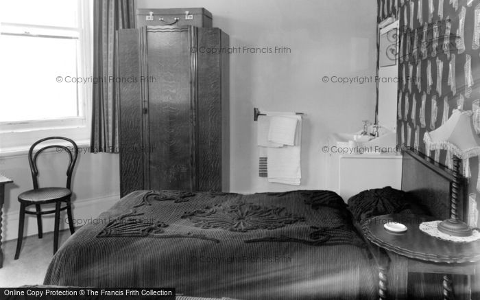 Photo of Croyde, A Bedroom, Middleboro Hotel c.1960