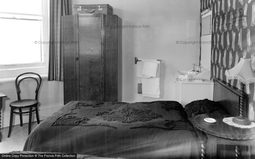 Croyde, a Bedroom, Middleboro Hotel c1960