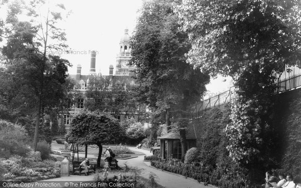 Photo of Croydon, Gardens And Clock Tower c.1960