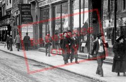 Pedestrians 1896, Croydon