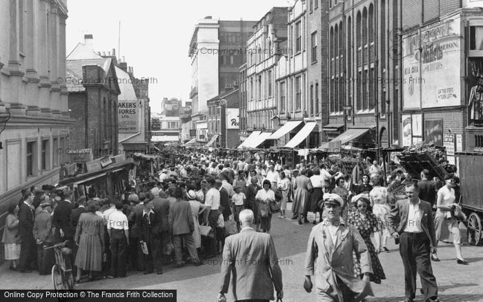 Photo of Croydon, Surrey Street Market c.1955