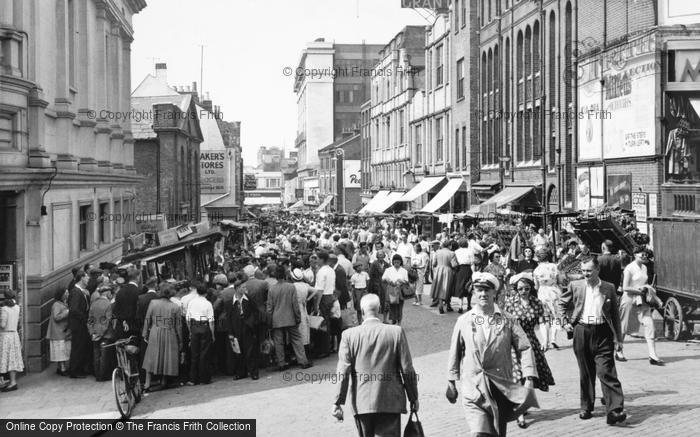 Photo of Croydon, Surrey Street Market c1955