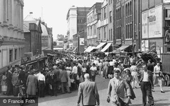 Croydon, Surrey Street Market c1955