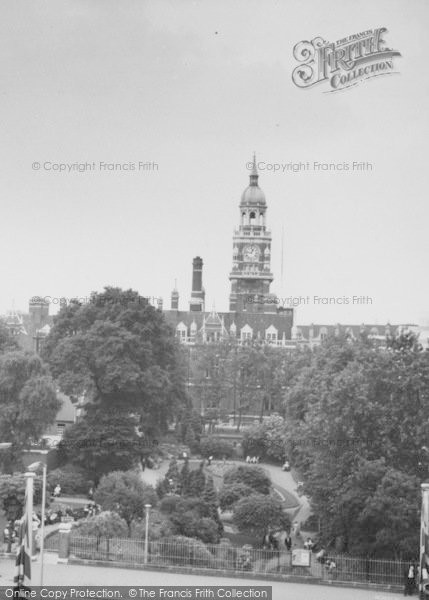 Photo of Croydon, Town Hall And Gardens c.1970
