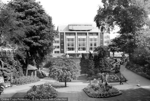 Photo of Croydon, Town Hall Gardens And Fairfield Halls c.1965