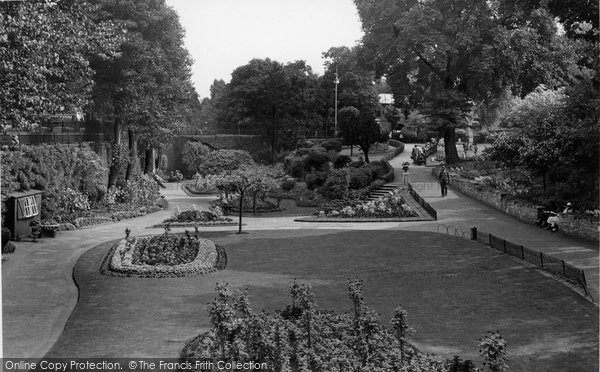 Photo of Croydon, Town Hall Gardens c.1955