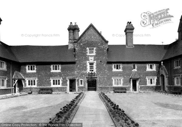 Photo of Croydon, Whitgift Hospital Of The Holy Trinity c.1955