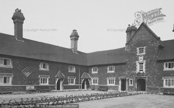 Photo of Croydon, Whitgift Hospital Of The Holy Trinity c.1955
