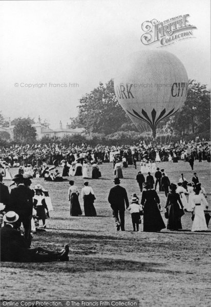 Photo of Crystal Palace, Balloon In The Park 1890