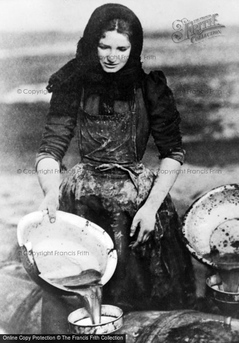 Photo of Cullen, Fisher Girl c.1905