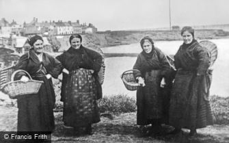 Cullercoats, Fisherwomen c1910