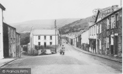 Village c.1960, Cwmdare