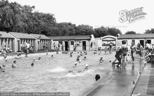Photo of Dagenham, The Swimming Pool, Valence Park c.1960