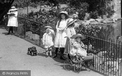 Children In North Lodge Park 1911, Darlington