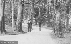 Men In South End Avenue 1901, Darlington