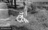 Mother And Child 1911, Darlington