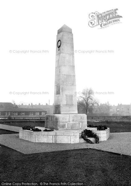Photo of Darlington, War Memorial c.1935