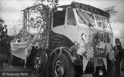 Draper Brothers Lorry In Carnival 1938, Dartford