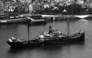 Ship In The River 1918, Dartmouth