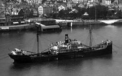Ship In The River 1918, Dartmouth