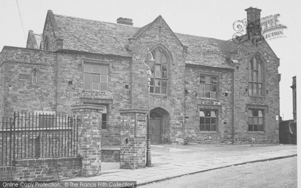 Photo of Daventry, Abbey Buildings c.1950