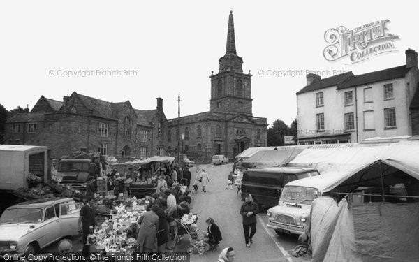 Photo of Daventry, Holy Cross Church And Market Square c.1965