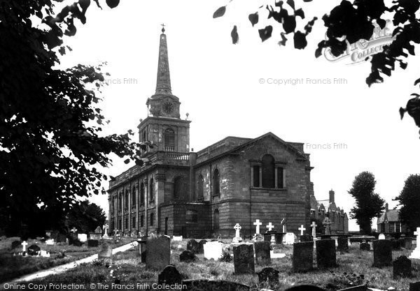 Photo of Daventry, Holy Cross Church c.1955