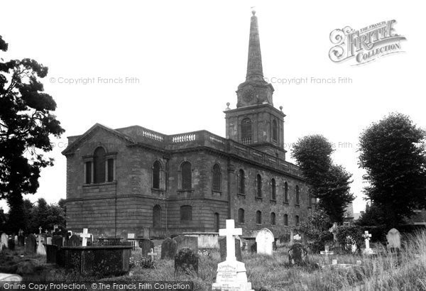 Photo of Daventry, Holy Cross Church c.1955
