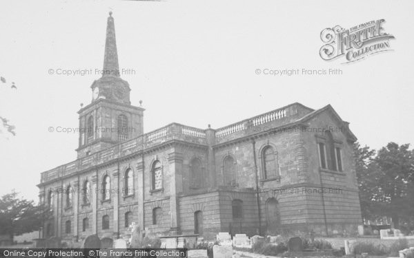 Photo of Daventry, Holy Cross Church c.1960