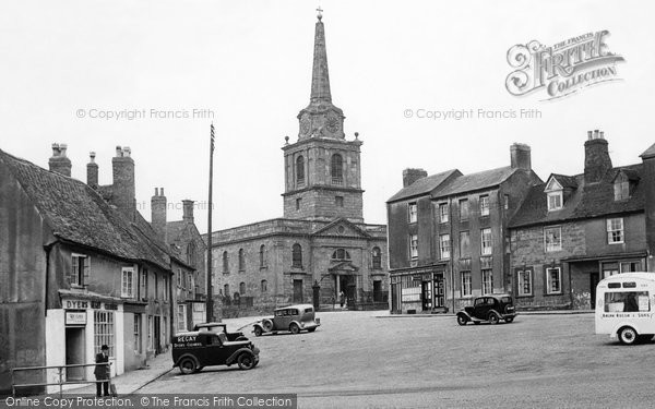 Photo of Daventry, Market Square c.1950