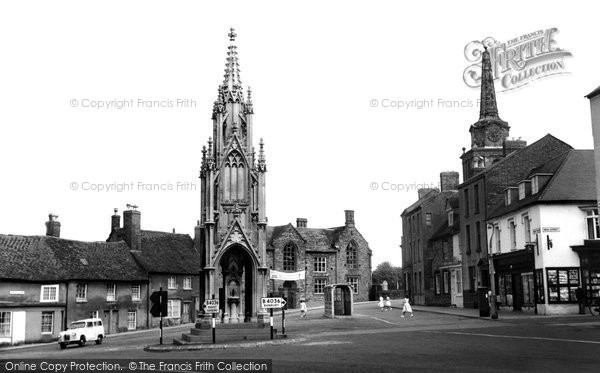 Photo of Daventry, Market Square c.1960