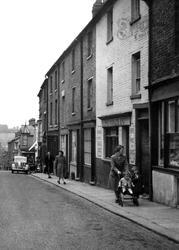 Shopping On Sheaf Street c.1950, Daventry