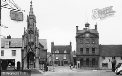 The Burton Memorial And Moot Hall c.1950, Daventry