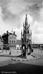 The Burton Memorial c.1965, Daventry