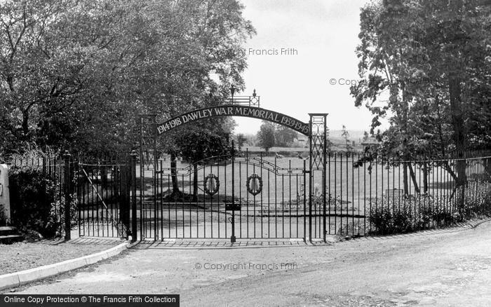 Photo of Dawley, Park, War Memorial Gates c.1955