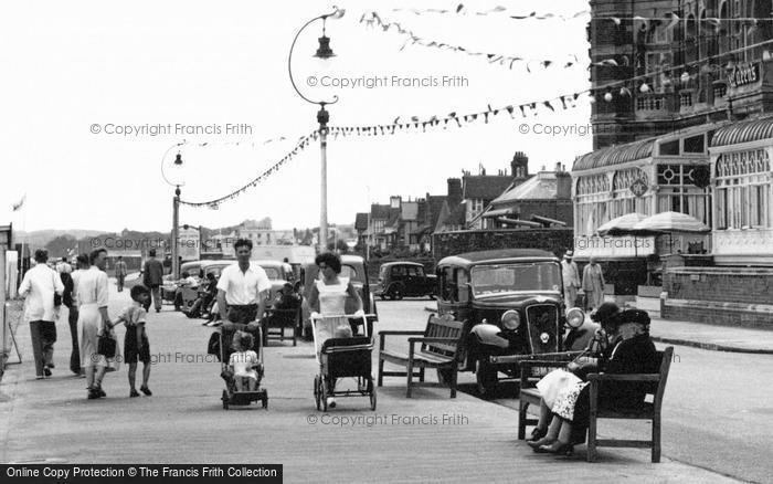 Photo of Deal, Victoria Parade, People 1951