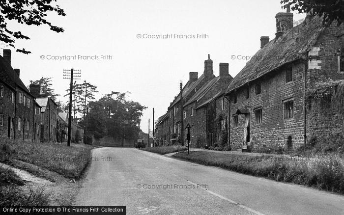 Photo of Deddington, New Street c.1950
