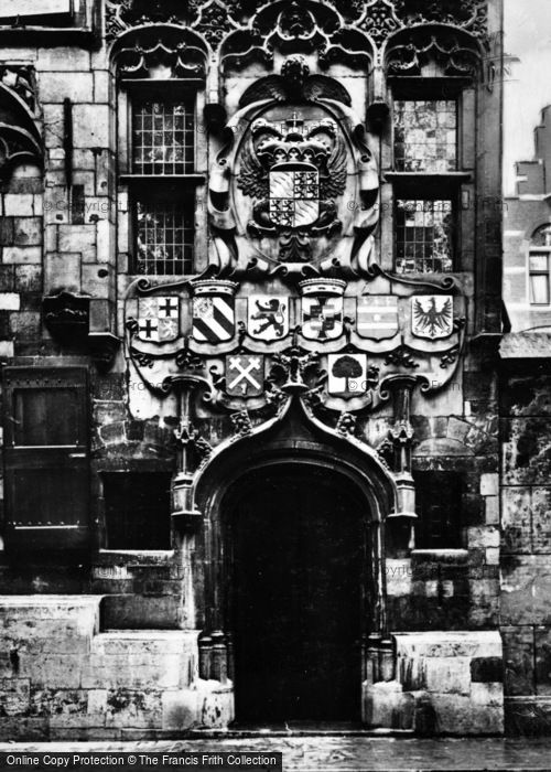 Photo of Delft, Gemeenlandshuis, Entrance c.1920